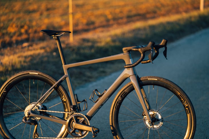 The Enve Fray Brings Road Bike Geo with 40 mm Tire Clearances - Velo