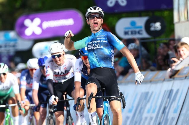 Brabantse Pijl: Cosnefroy Foils Teuns, Longo Borghini Drops Vollering