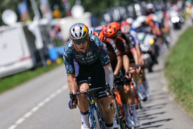Wout van Aert Rescues Vingegaard in High Stakes Tour de France Finale