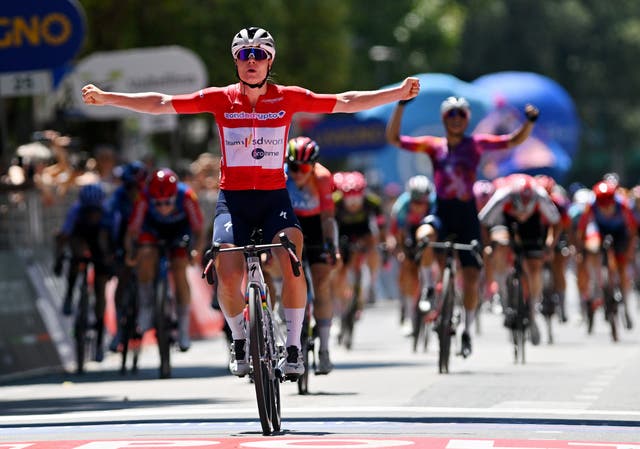 Giro d’Italia Women Stage 5: Perfect Leadout Sees Lotte Kopecky Crown Decisive Sprint Win