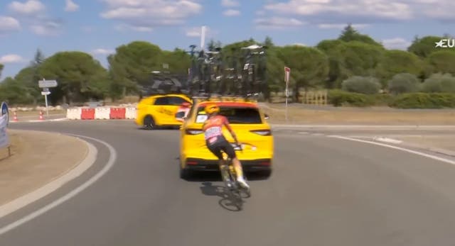 Uno-X Mobility Team Cars Narrowly Avoid Crashing in Tour de France After Missed Turn