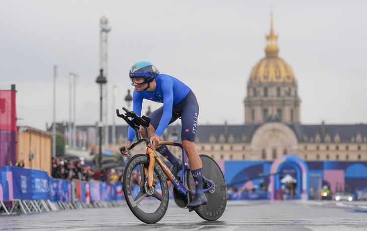 Filippo-Ganna-at-2024-Olympics-time-trial-pinarello-bolide-f-tt