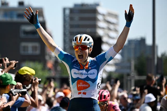 Tour de France Femmes Stage 1: Charlotte Kool Seizes First Yellow Jersey in Bunch Sprint