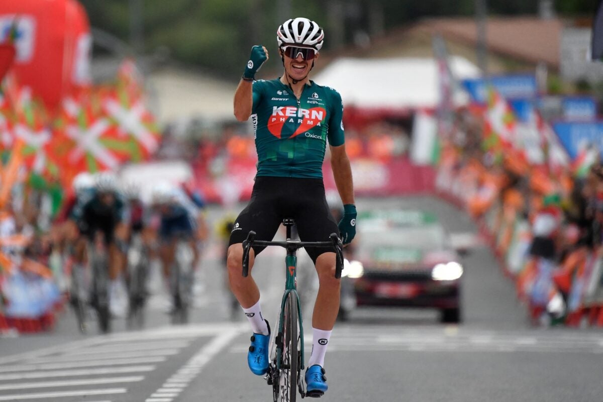 Vuelta a España Stage 18 Surprise win for Berrade, Landa Cracks