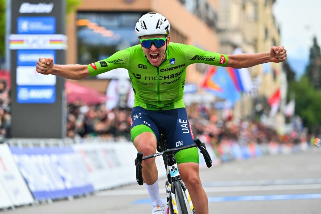 Tadej Pogačar Wins World Championship in Spectacular Solo Breakaway