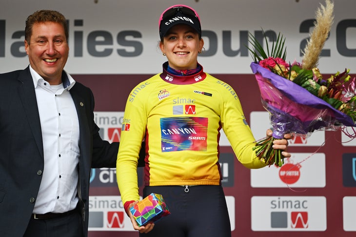 Zoe Bäckstedt Poised for Biggest Cyclocross Season Yet 3 ZEEWOLDE, NETHERLANDS - OCTOBER 10: Zoe Backstedt of The United Kingdom and Team Canyon//SRAM Racing celebrates at podium as Yellow leader jersey winner during the 26th Simac Ladies Tour 2024, Stage 3 a 148.4km stage from Zeewolde to Zeewolde / #UCIWWT / on October 10, 2024 in Zeewolde, Netherlands. (Photo by Luc Claessen/Getty Images)