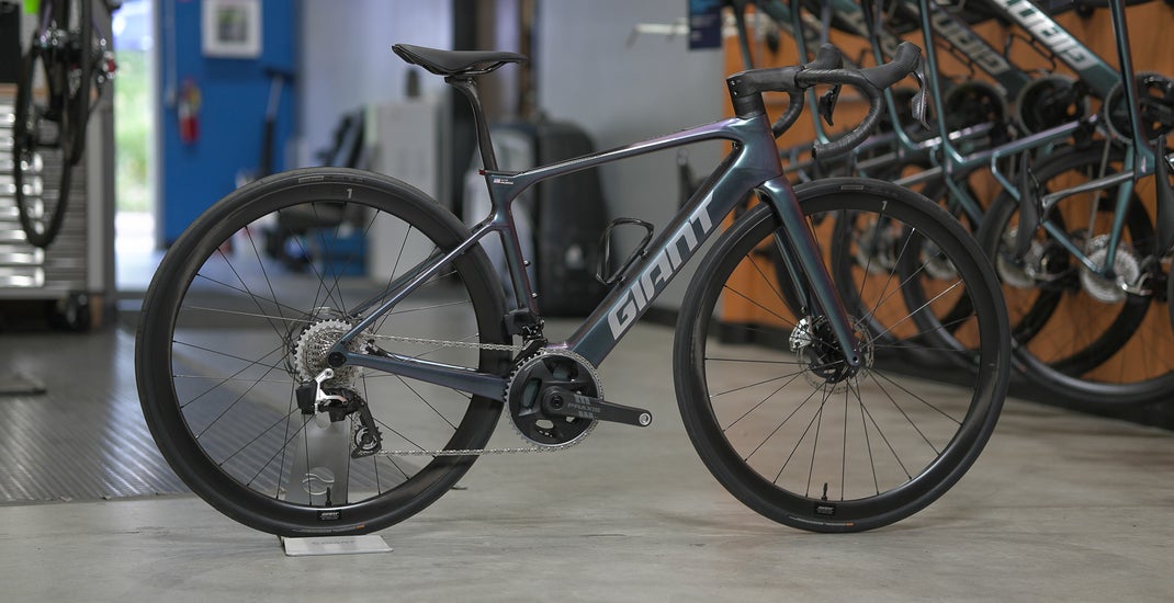 First Ride: The Giant Defy E+ Road Bike Adds a Whole Lot of Pace - Velo First Ride: The Giant Defy E+ Road Bike Adds a Whole Lot of Pace - Velo