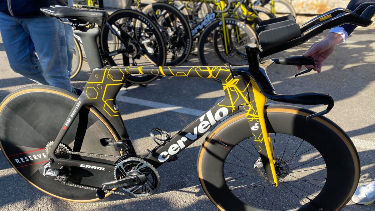 La bici da TT di Van Aert con nuova sella, estensioni della barra TT stampate in 3D La bici da TT di Van Aert con nuova sella, estensioni della barra TT stampate in 3D