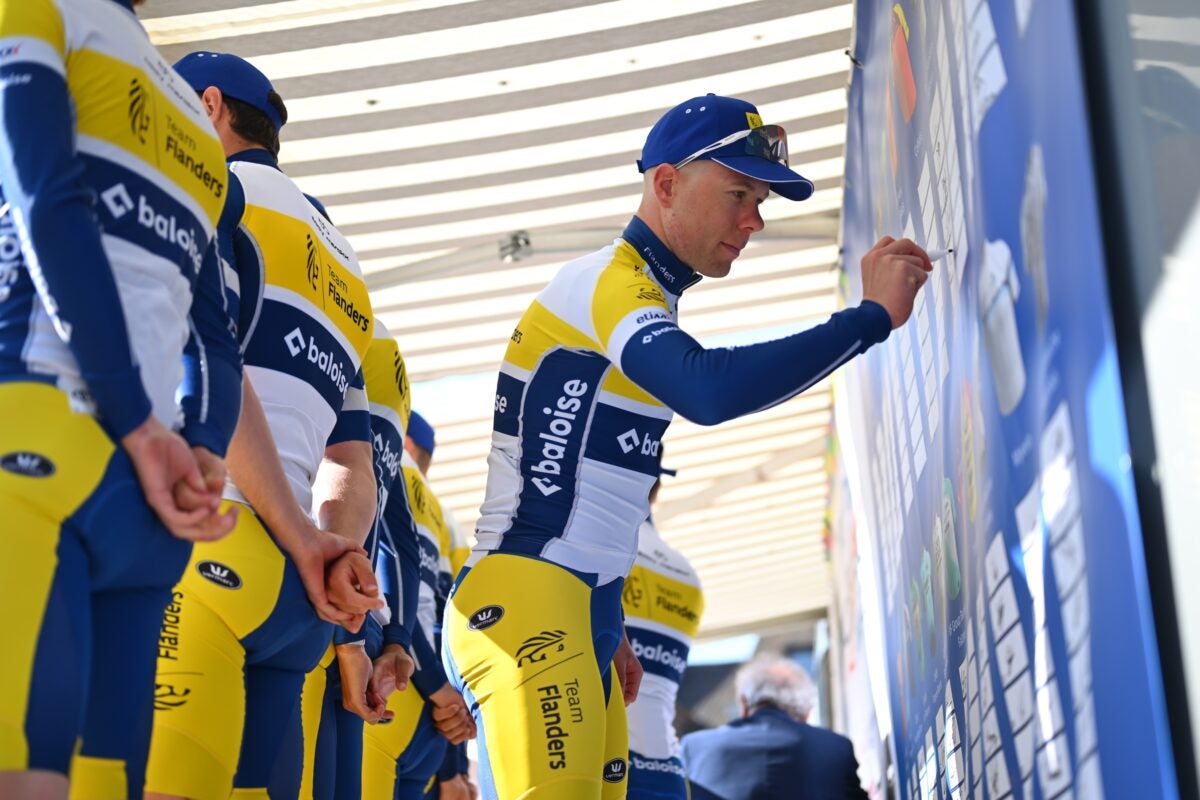 Il pilota belga è costretto a scalare la finestra dell’hotel Il pilota belga è costretto a scalare la finestra dell’hotel