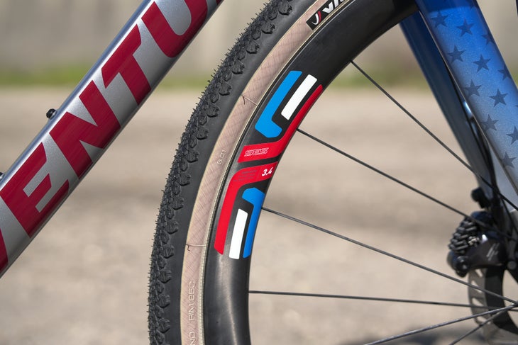 Lauren Stephens Ventum GS1 gravel bike for Fuego XL Sea Otter Classic 2025-02