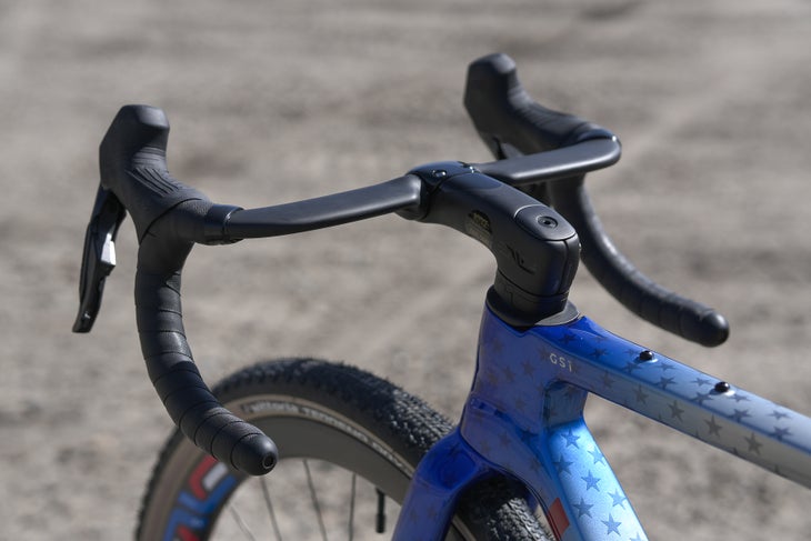 Lauren Stephens Ventum GS1 gravel bike for Fuego XL Sea Otter Classic 2025-10