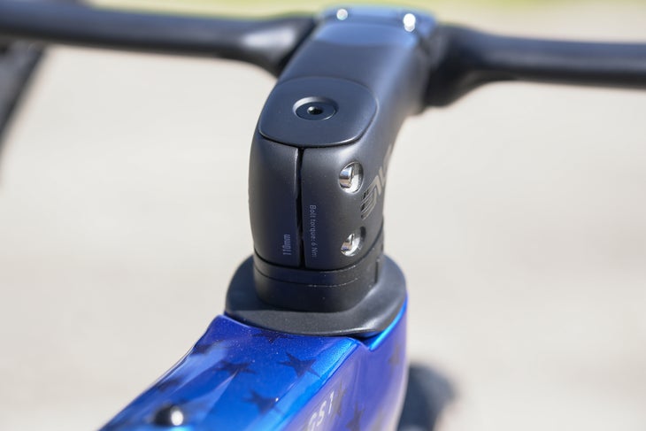 Lauren Stephens Ventum GS1 gravel bike for Fuego XL Sea Otter Classic 2025-11