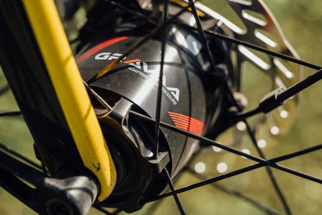 Visma Brings Gravaa Tire Pressure Regulators and a Teen Phenom to Van Aert's Paris-Roubaix Quest