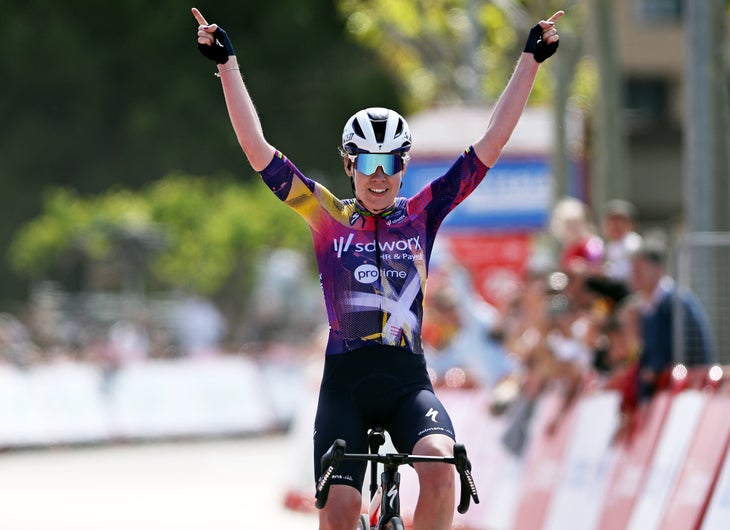 Borja, Spagna - 07 maggio: Anna van der Breggen dei Paesi Bassi e della squadra SD Worx - Protime celebra il traguardo come vincitore del palcoscenico durante l'11 ° La Vuelta Femenina 2025, Fase 4 A 111,6 km da Pedrola a Borja / #uciwwt / il maggio 07, 2025 a Borja, Spagna. (Foto di Szymon Gruchalski/Getty Images)