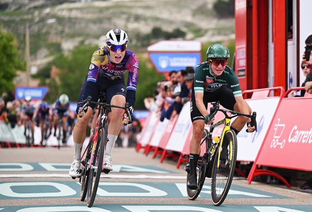 La Vuelta Femenina Stage 6: Marianne Vos Edges Photo Finish for 257th Career Win