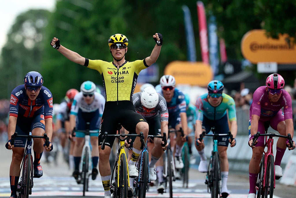 Olav Kooij Wins after Wout van Aert Red Carpet in Stage 12 Bunch Sprint at Giro d'Italia