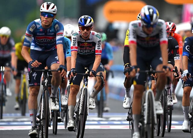 Giro d'Italia Stage 14: Crash Causes GC Carnage as Roglič, Ayuso Lose Time; Asgreen Wins From Break