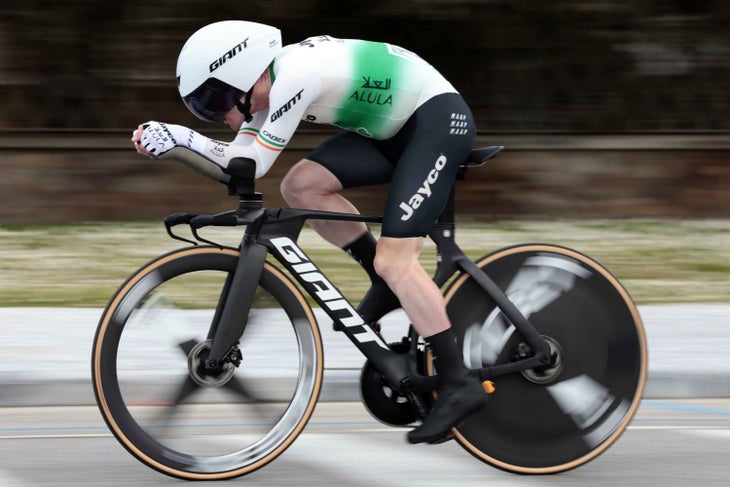 Team Jayco Alula. TT -Match mit Riesenniethelm
