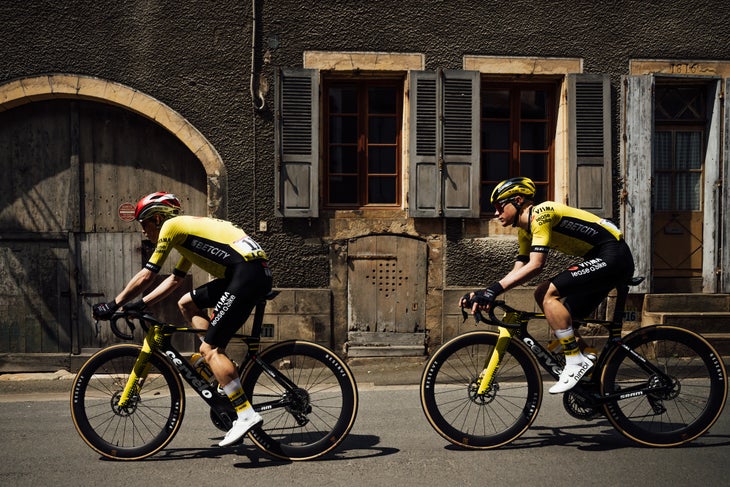 Il Visma-Lease Una squadra di bici è una di quelle più fortemente coinvolte in un ciclismo (foto: Chris Auld/Velo)