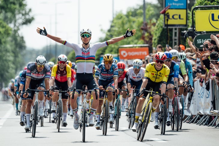 Criterium du Dauphine 2025 power analysis.