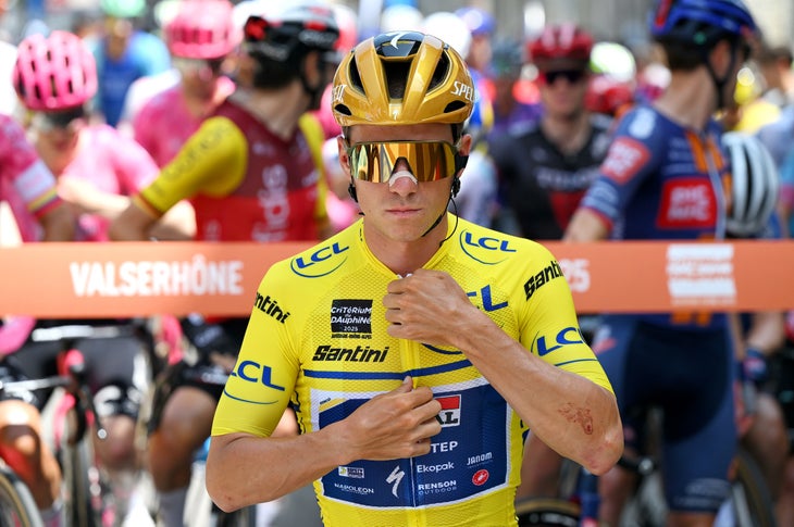 VALSERHONE FRANCE -13. Juni: REMCO SAMEEPOEL und SOUDAL -Team Schnell -stellbeschwerter Leader Wectory in Belgien in Artikel 77 Du Dauphin 2025, Phase 6, von Valserhone bis Combloux 1183m / #uciwt / 13. Juni 2025, 13. Juni 2025, 126 m / #uciwt / 13. Juni 2025, 126.7 Km Phase in Valserhon. (Foto von Dario Belingheri/Getty Images)