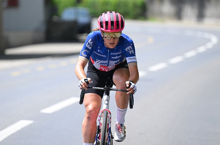 KUSSNACHT, Svizzera - 14 giugno: Kristen Faulkner degli Stati Uniti e il team EF Education -Otty -Otty nel Bruckaway durante il 5 ° Tour de Suisse Women 2025, fase 3 a 123,1 km da Oberkirch a Kussnacht / #uciwwt / il 14 giugno 2025 a Kussnacht, Switzerland. (Foto di Tim de Waele/Getty Images)