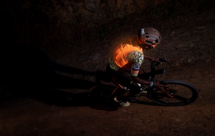POC -Zellhelm und POC Hydratation Weste Amani Rider -Team