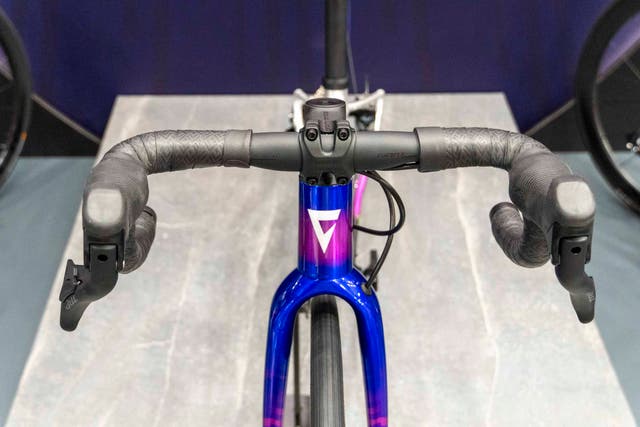 Giant Put Electronic Shifting and Carbon Wheels on a Kids' Bike