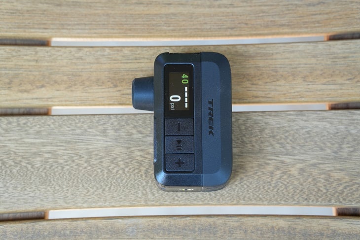 trek airrush electric pump-3