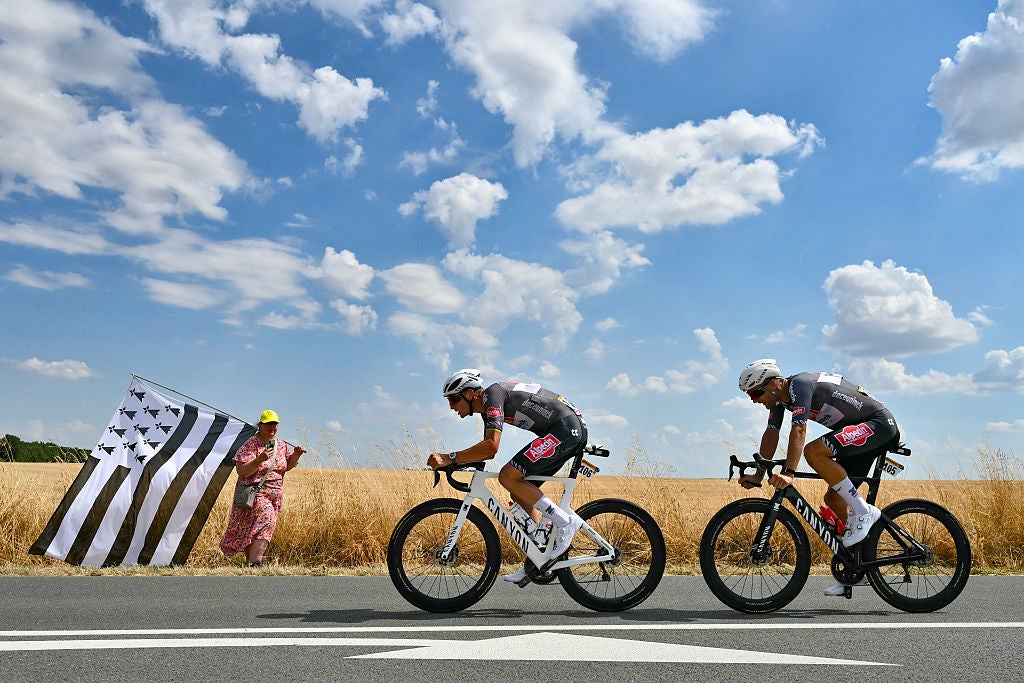 5 Pukes, 400 watts, 50kph: The Sickening Stats behind Van der Poel and Rickaert’s Tour de France Long-Bomb