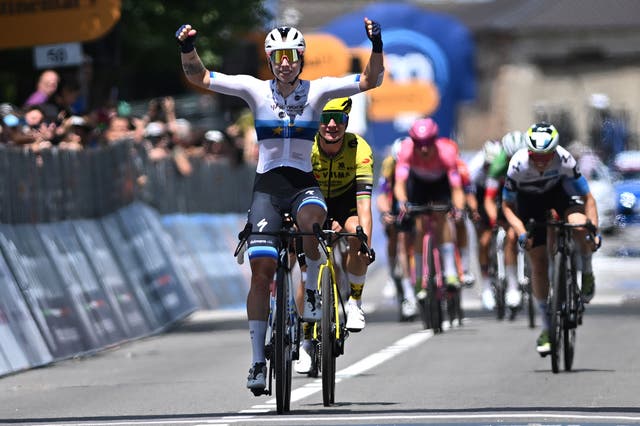 Giro d’Italia Women Stage 5: Lorena Wiebes Outmuscles Marianne Vos to Take Victory