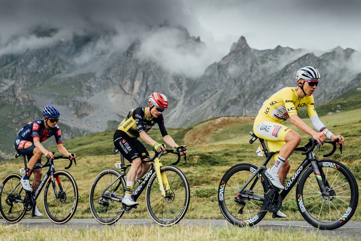 pogacar vingegaard CAuldPhoto-2025-TourdeFrance-Stage18-3120