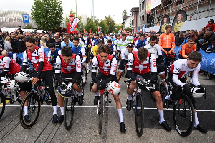 WINTERTHUR, SWITZERLAND - SEPTEMBER 29: A general view of Silvan Dillier, Marc Hirschi, Johan Jacobs, Stefan Kung, Fabian Lienhard, Mauro Schmid of Team Switzerland and the peloton observe a minute of silence in memory of Muriel Furrer who passed away during the 97th UCI Cycling World Championships Zurich 2024, Men's Elite Road Race a 273.9km one day race from Winterthur to Zurich on September 29, 2024 in Winterthur, Switzerland. (Photo by Dario Belingheri/Getty Images)