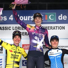 Mischa Bredewold on the podium ahead of Marianne Vos (Team Visma - Lease a Bike) and Eline Jansen (Team VolkerWessels Cycling) (Photo: Luc Claessen/Getty Images)