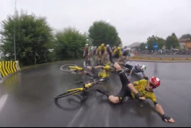 Nightmare Vuelta a España Crash Leaves Axel Zingle with 2 Dislocated Shoulders and a Missing Bike