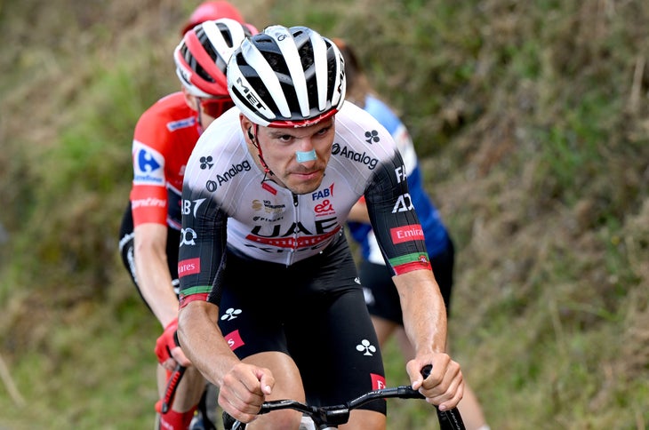 L'ANGLIRU, SPAIN - SEPTEMBER 05: (L-R) Jonas Vingegaard of Denmark and Team Visma | Lease a Bike - Red Leader Jersey and stage winner Joao Almeida of Portugal and UAE Team Emirates - XRG attacks in the breakaway during the La Vuelta - 80th Tour of Spain 2025, Stage 13 a 203.7km stage from Cabezon de la Sal to L'Angliru 1556m / #UCIWT / on September 05, 2025 in L'Angliru, Spain. (Photo by Dario Belingheri/Getty Images)