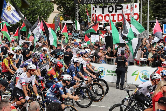 Romo Crashes in Another Protest-Marred Day at Vuelta a España, Officials Deny Reports Race Will End Early