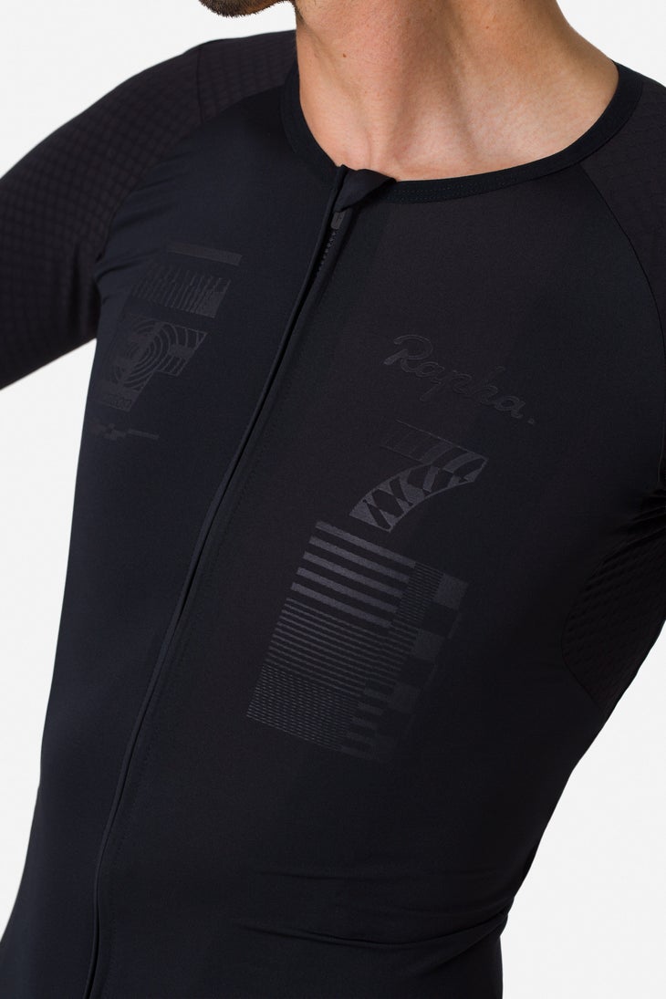 CXP01XX_MUL_Mens-EF-Pro-Team-Aero-Jersey-Blackout_H225_model_16-Web-3x2-Final