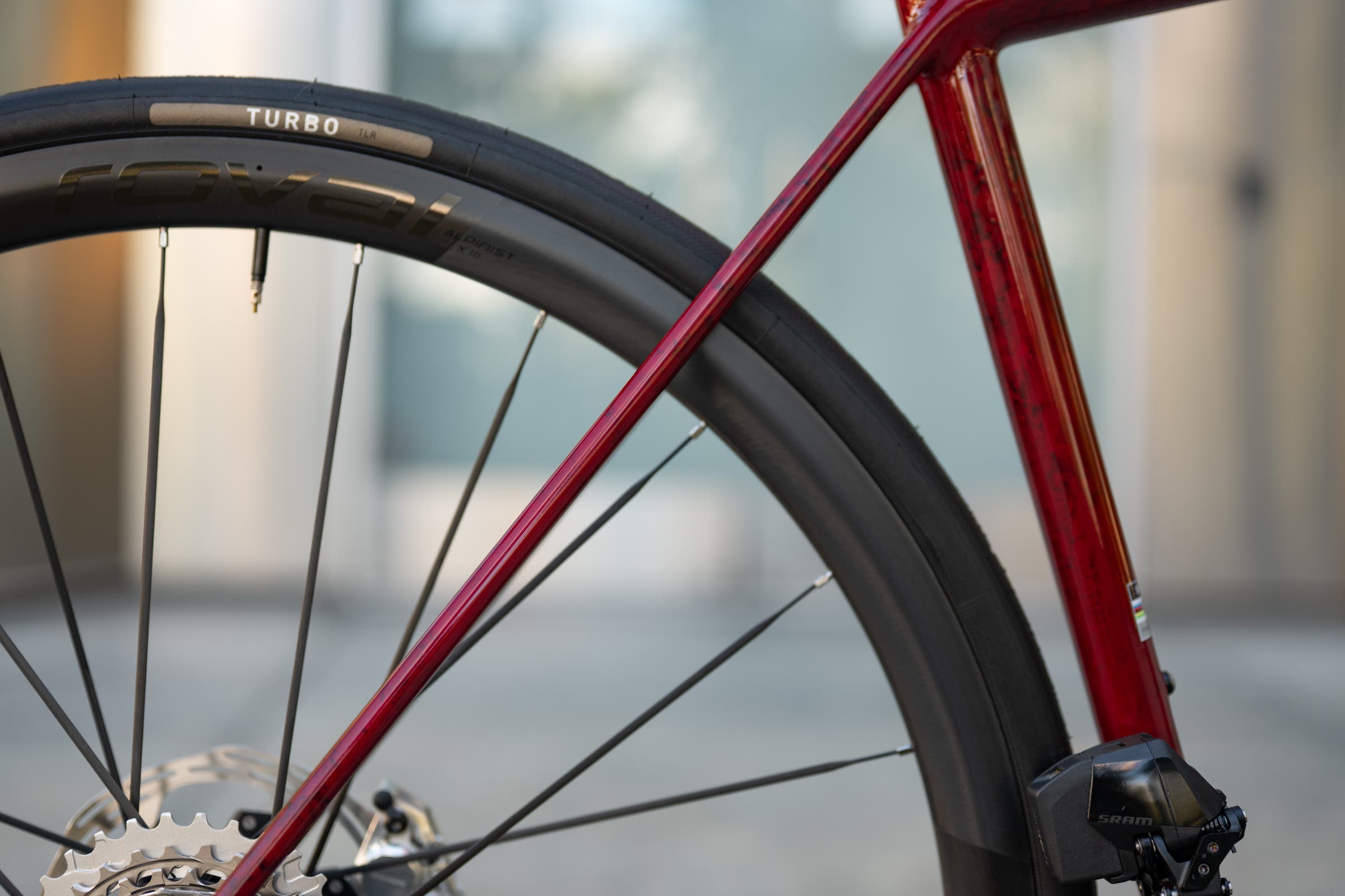 S-Works Specialized Aethos 2 with Roval Alpinist II Cockpit and Roval Alpinist CLX III wheels