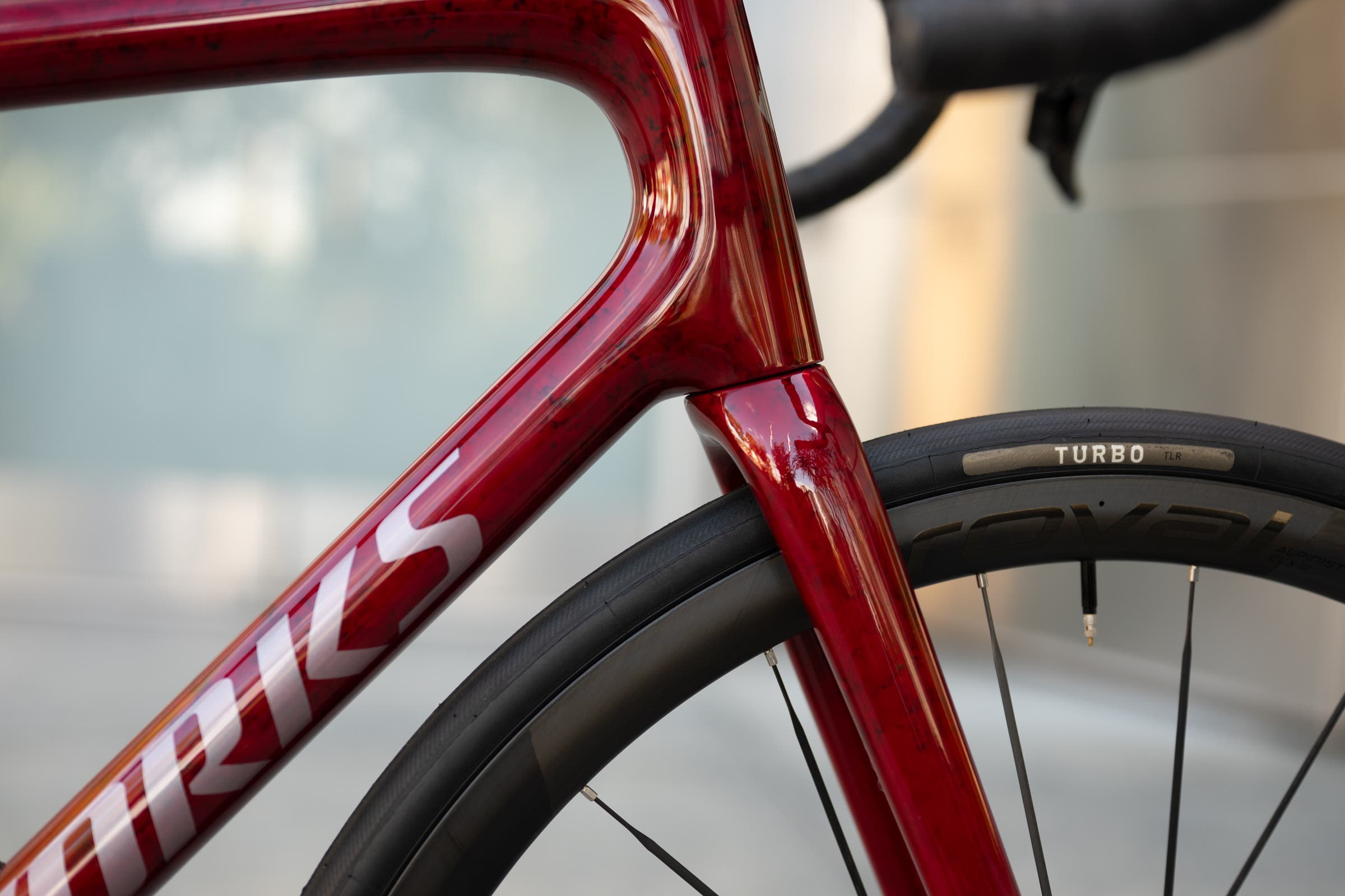 S-Works Specialized Aethos 2 with Roval Alpinist II Cockpit and Roval Alpinist CLX III wheels