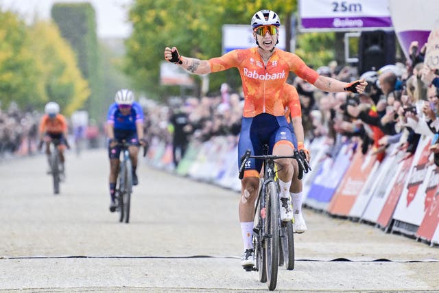 UCI Gravel World Championships: Lorena Wiebes Defeats Marianne Vos in Gripping Finale