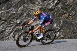 Remco Evenepoel Wordt Stevig Met De Voeten Op De Grond Gezet Bij Soudal Quick Step 177497 Remco Evenepoel Wordt Stevig Met De Voeten Op De Grond Gezet Bij Soudal Quick Step 177497