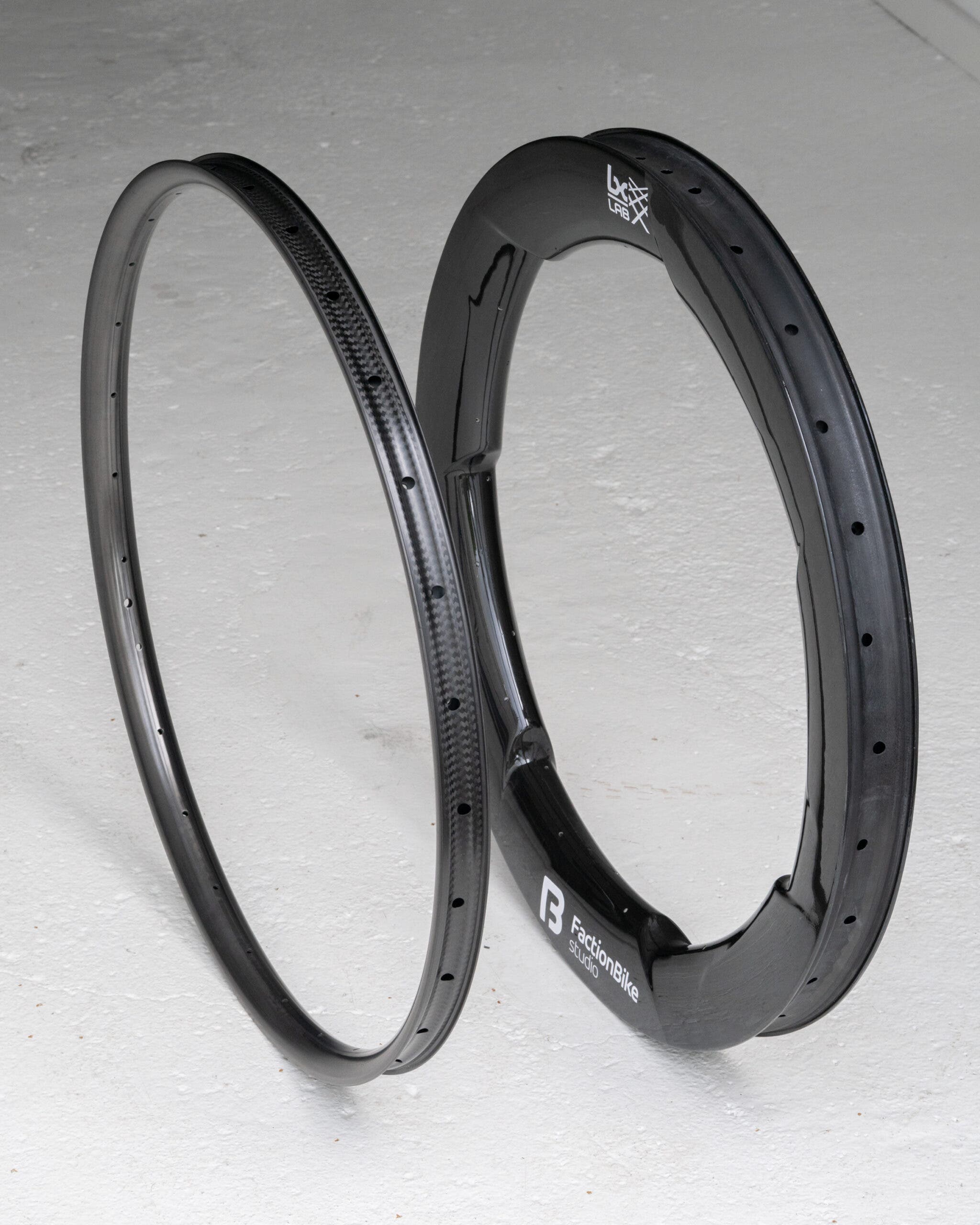These Wild Prototype Gravel Wheels Push Wide Rims to the Limit - Velo
