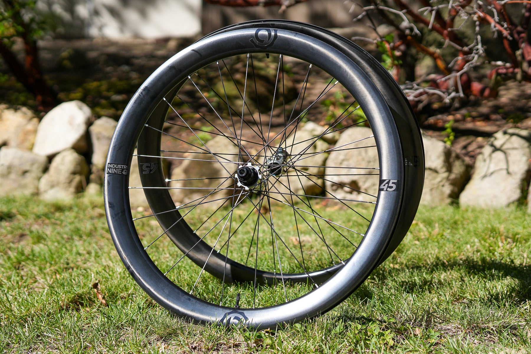 CORESIDE ローレス These New USA-Made Road Wheels Are Buzzy & Ride Wonderfully - Velo