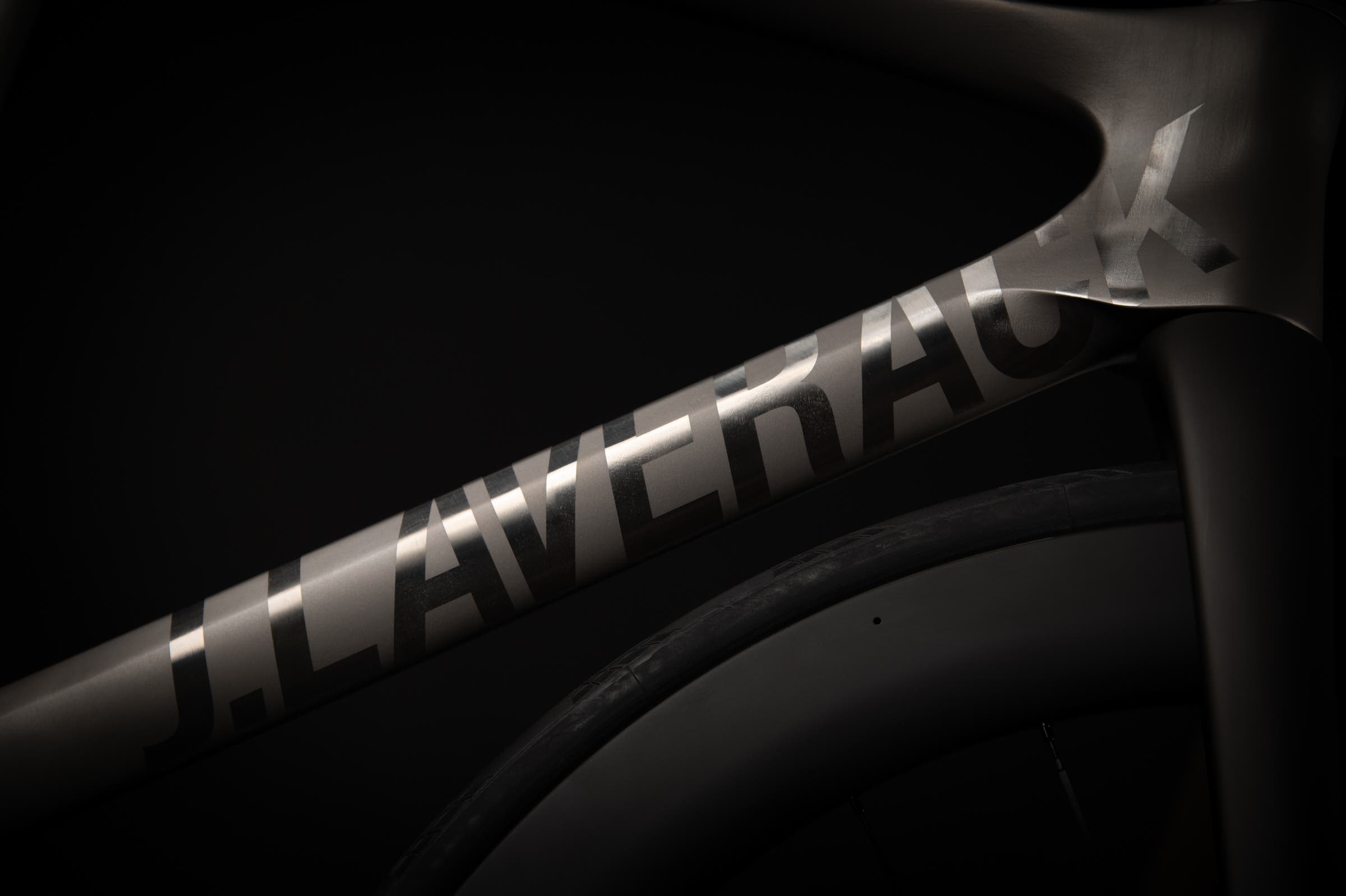 J.laverack Unveils Speedform 3D Printed Titanium Aero Bike