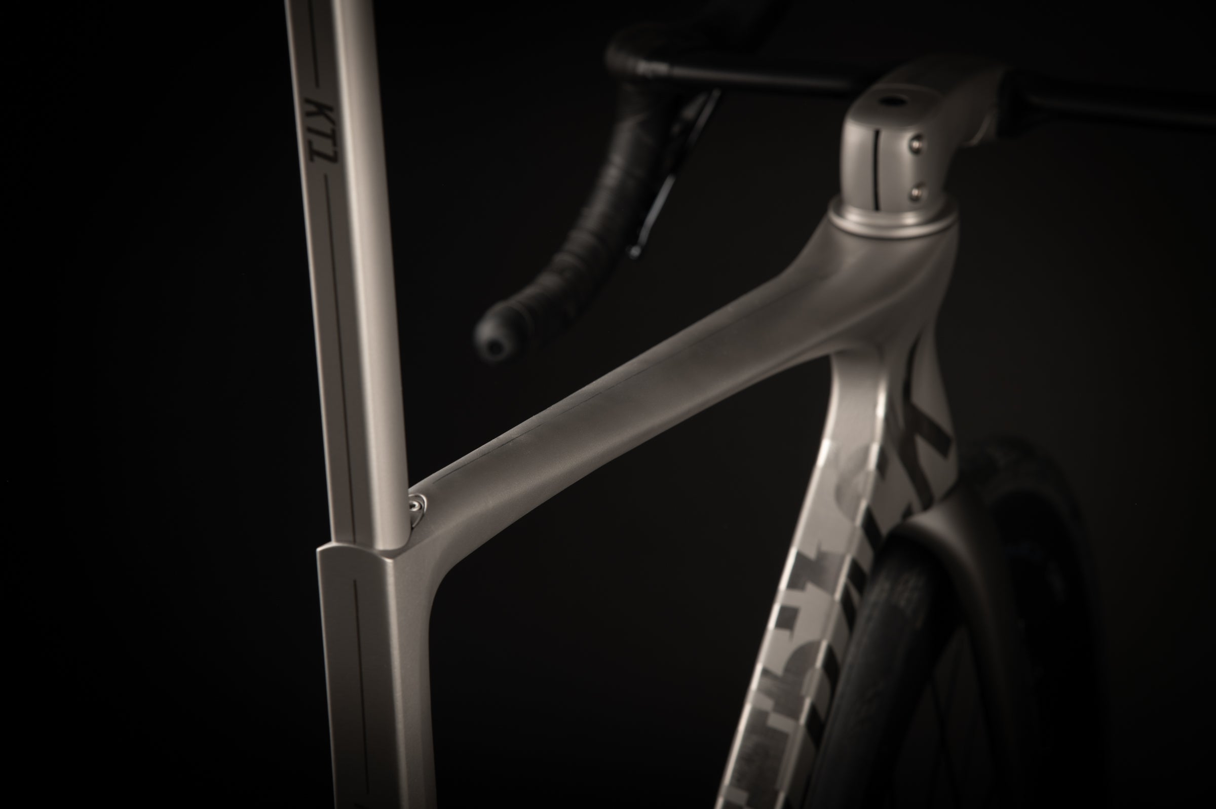J.laverack Unveils Speedform 3D Printed Titanium Aero Bike
