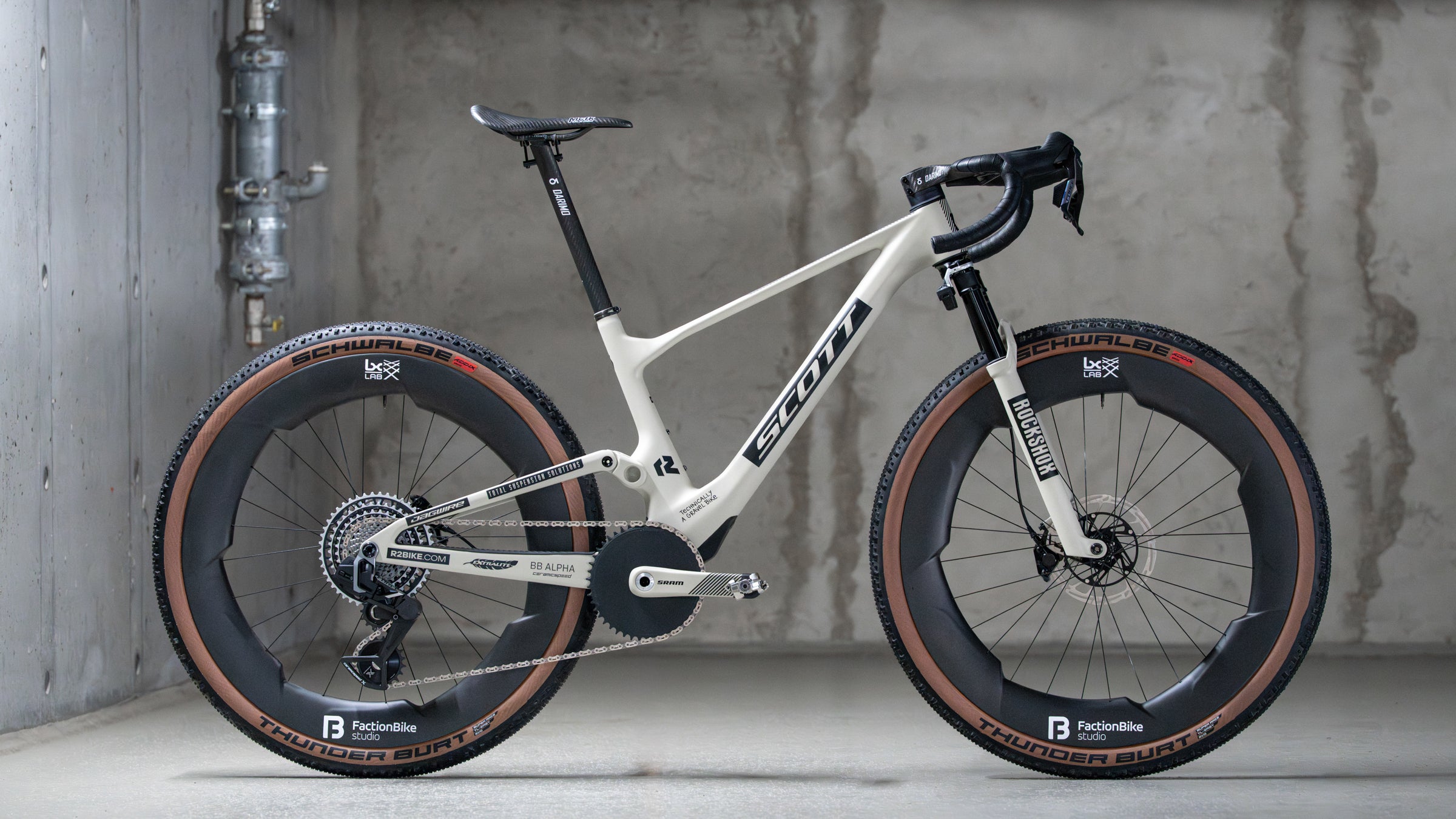 Dangerholm's custom 7.13 kg Scott Addict Gravel is a work of art