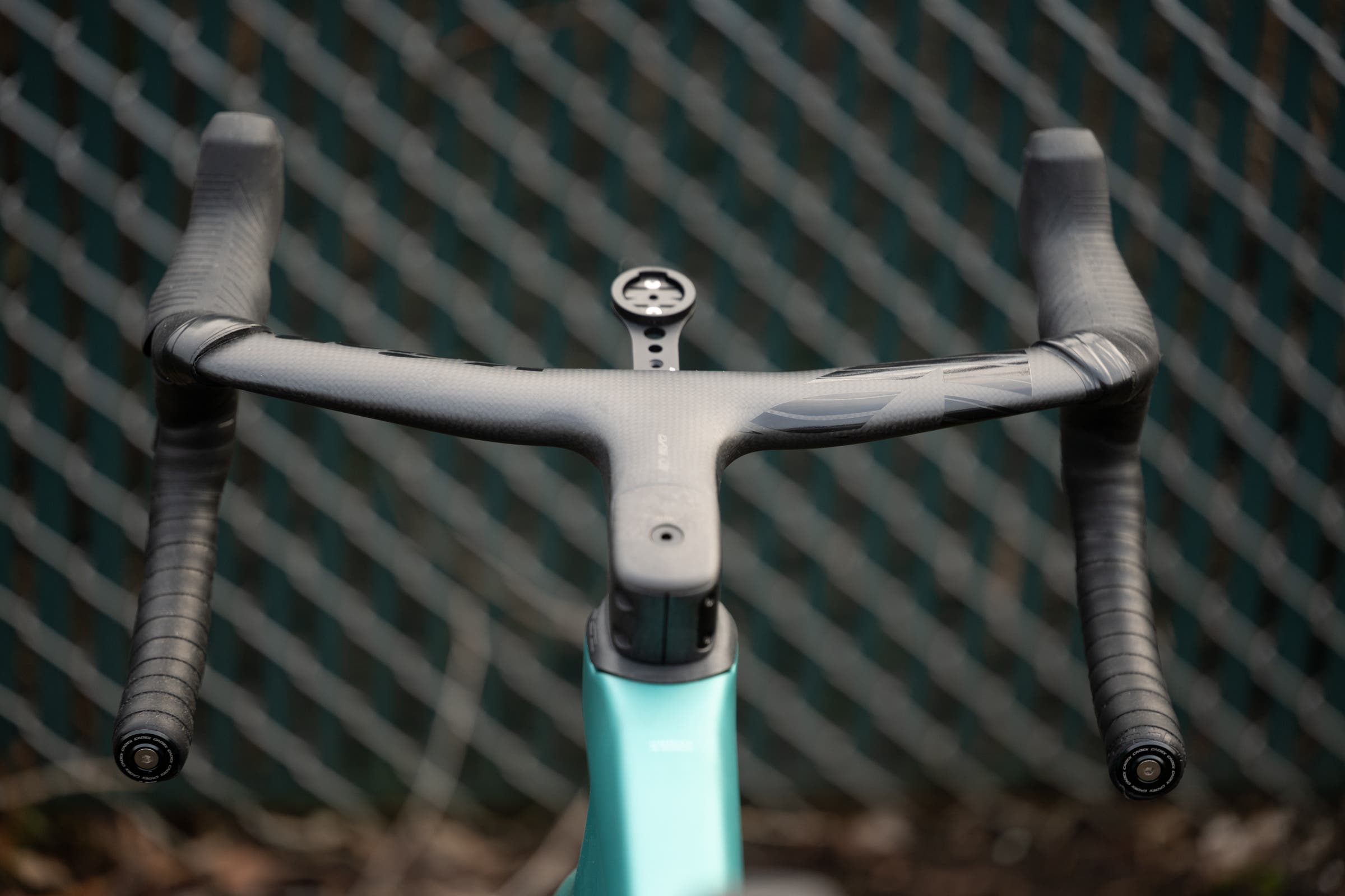 Vision Metron 5D ACR handlebar with FSA top cap