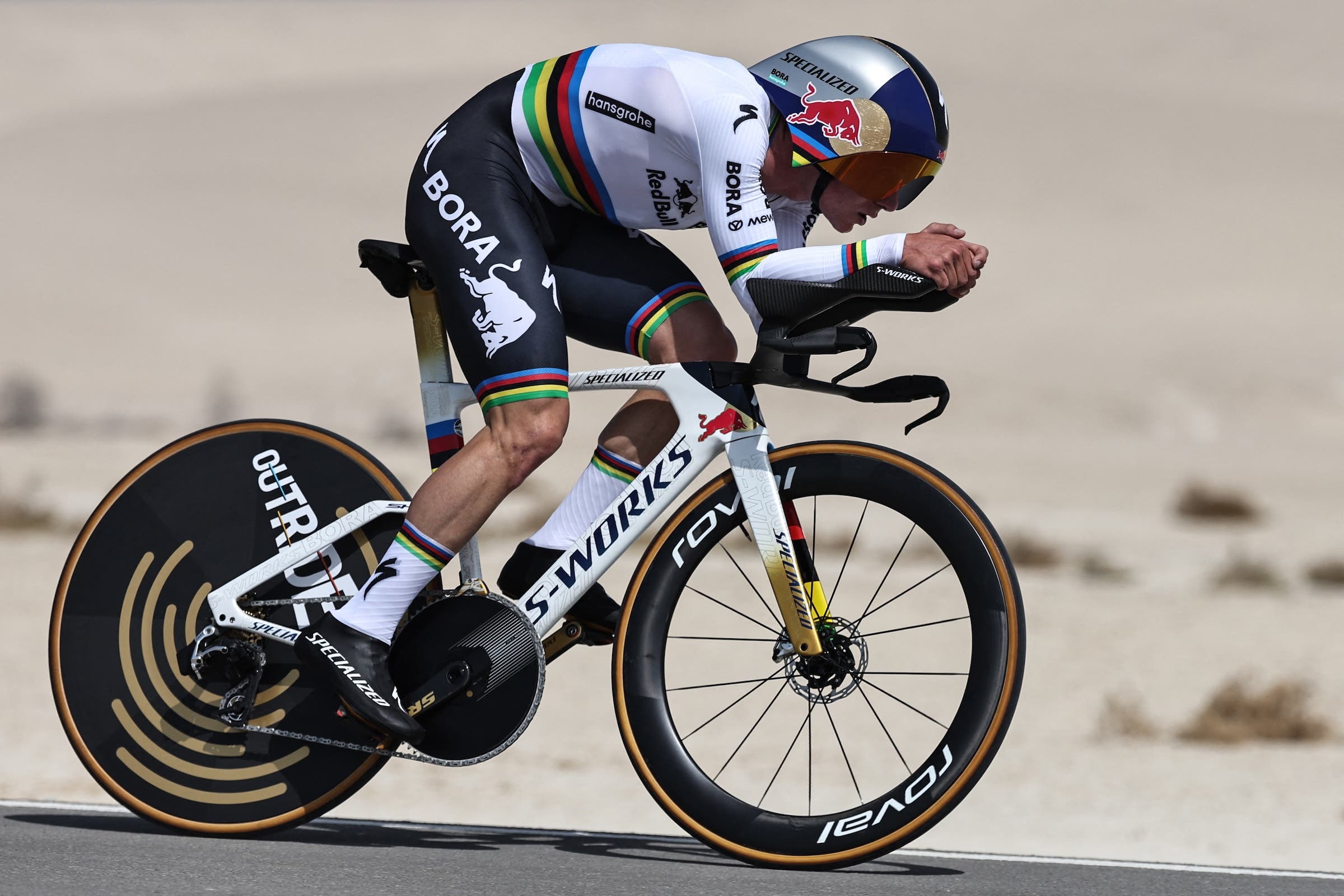 Remco Evenepoel ha vinto la seconda tappa dell'UAE Tour sull'isola di al-Hudayriyat il 17 febbraio 2026. (Foto: Fadel Senna / AFP)