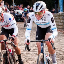 Kasia Niewiadoma (Canyon-SRAM Zondacrypto) and Demi Vollering (FDJ United - Suez) go flat out on the Muur during the 2026 Omloop Nieuwsblad (Photo: Pim Waslander/Soccrates/Getty Images)